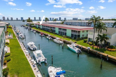 Condo in North Palm Beach, Florida, 2 bedrooms  № 1404189 - photo 28