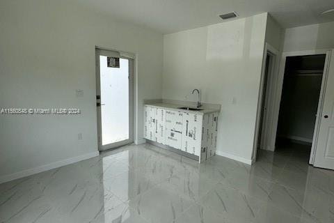 House in Florida City, Florida 4 bedrooms, 172.61 sq.m. № 1096869 - photo 4