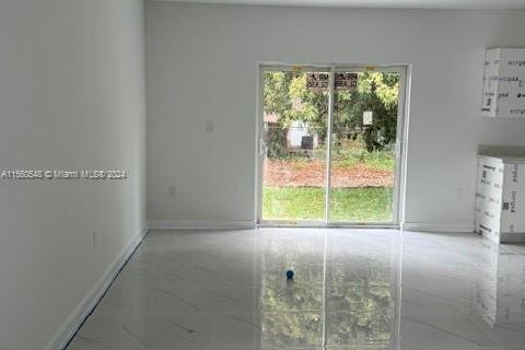 House in Florida City, Florida 4 bedrooms, 172.61 sq.m. № 1096869 - photo 5