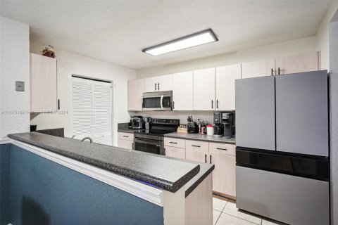 Townhouse in Sunrise, Florida 3 bedrooms, 140.47 sq.m. № 1398401 - photo 11