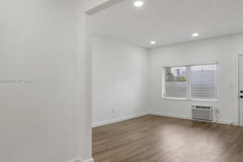 Condo in Miami Beach, Florida, 1 bedroom  № 1398361 - photo 8