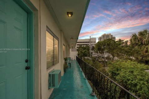 Condo in Miami Beach, Florida, 1 bedroom  № 1398361 - photo 11