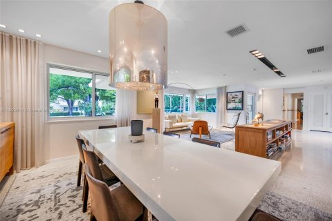 Casa en venta en Miami Shores, Florida, 5 dormitorios, 333.7 m2 № 1209765 - foto 15