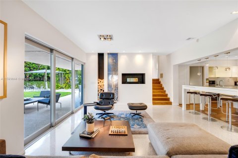 House in Miami Shores, Florida 5 bedrooms, 333.7 sq.m. № 1209765 - photo 4