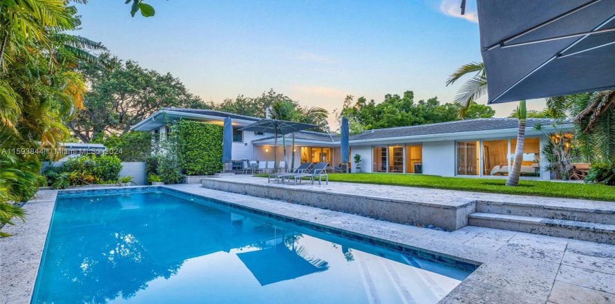 Villa ou maison à Miami Shores, Floride 5 chambres, 333.7 m2 № 1209765