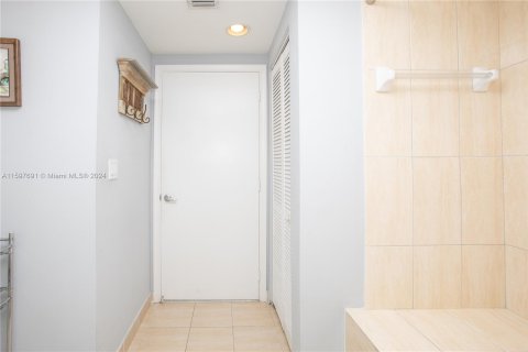 Condominio en venta en Miami, Florida, 1 dormitorio, 76.27 m2 № 1215494 - foto 10