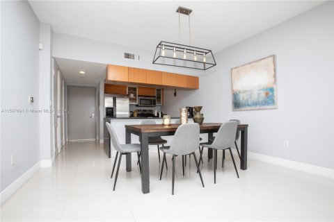 Condominio en venta en Miami, Florida, 1 dormitorio, 76.27 m2 № 1215494 - foto 13