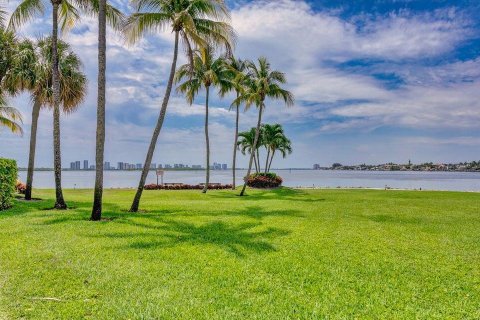 Condo in North Palm Beach, Florida, 2 bedrooms  № 1079795 - photo 9