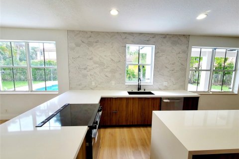 House in Weston, Florida 5 bedrooms, 290.04 sq.m. № 1348630 - photo 15