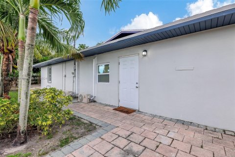 Villa ou maison à louer à Port St. Lucie, Floride: 3 chambres, 153.29 m2 № 1345580 - photo 16