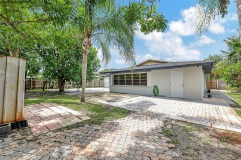 Villa ou maison à louer à Port St. Lucie, Floride: 3 chambres, 153.29 m2 № 1345580 - photo 24