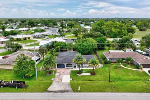 House in Port St. Lucie, Florida 3 bedrooms, 153.29 sq.m. № 1345580 - photo 27