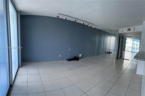 Appartement à louer à North Miami Beach, Floride: 2 chambres, 91.97 m2 № 1345665 - photo 1