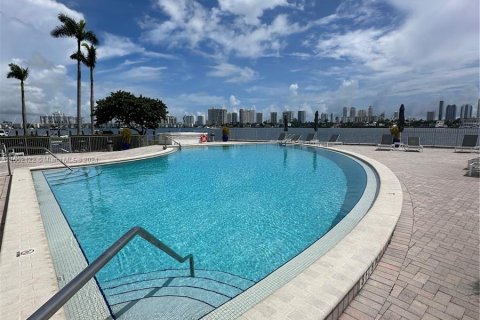 Appartement à louer à North Miami Beach, Floride: 2 chambres, 91.97 m2 № 1345665 - photo 11