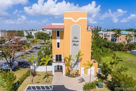 Copropriété à vendre à Dania Beach, Floride: 2 chambres, 87.89 m2 № 1345523 - photo 1