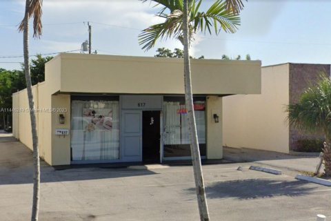 Commercial property in North Palm Beach, Florida № 696744 - photo 1