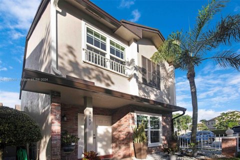 Townhouse in Sunrise, Florida 2 bedrooms, 128.95 sq.m. № 1384085 - photo 4