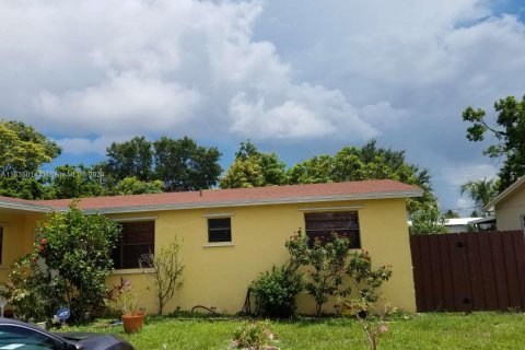 Casa en venta en Miami, Florida, 4 dormitorios, 121.24 m2 № 1309645 - foto 3