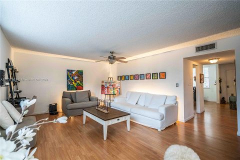 Condo in Aventura, Florida, 3 bedrooms  № 1309606 - photo 15