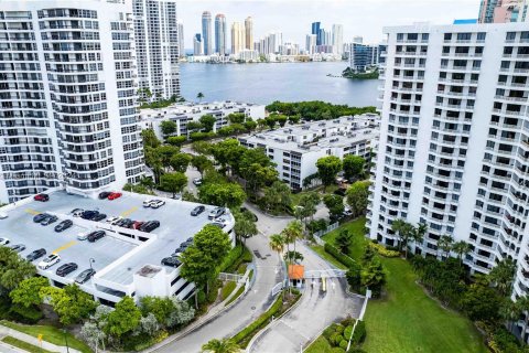 Condo in Aventura, Florida, 3 bedrooms  № 1309606 - photo 10