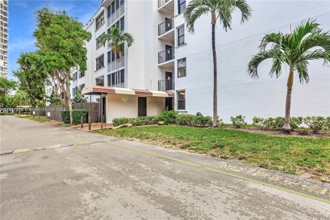 Copropriété à vendre à Aventura, Floride: 3 chambres, 129.69 m2 № 1309606 - photo 1