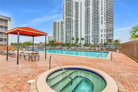 Condominio en venta en Aventura, Florida, 3 dormitorios, 129.69 m2 № 1309606 - foto 4