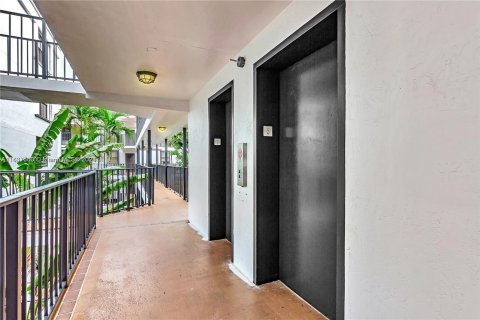 Copropriété à vendre à Aventura, Floride: 3 chambres, 129.69 m2 № 1309606 - photo 2