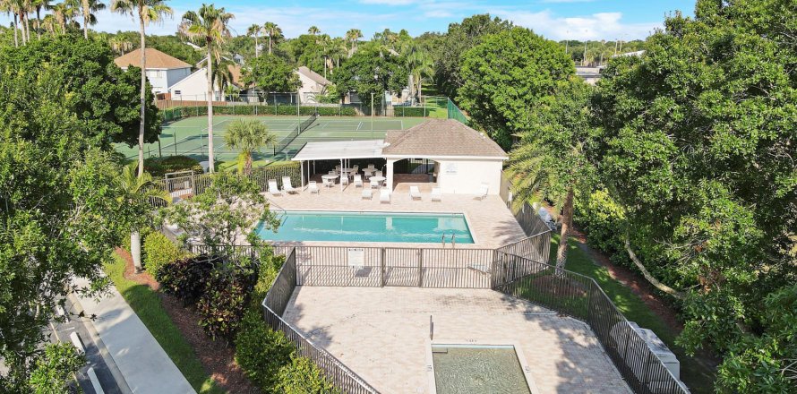 Villa ou maison à Palm City, Floride 4 chambres, 171.13 m2 № 1223678