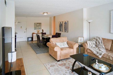 Condo in Sunny Isles Beach, Florida, 1 bedroom  № 1381664 - photo 18