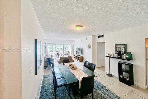 Condo in Sunny Isles Beach, Florida, 1 bedroom  № 1381664 - photo 28