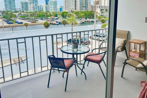 Condo in Sunny Isles Beach, Florida, 1 bedroom  № 1381664 - photo 16