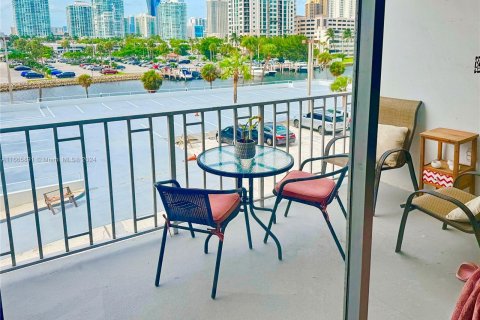 Condo in Sunny Isles Beach, Florida, 1 bedroom  № 1381664 - photo 1