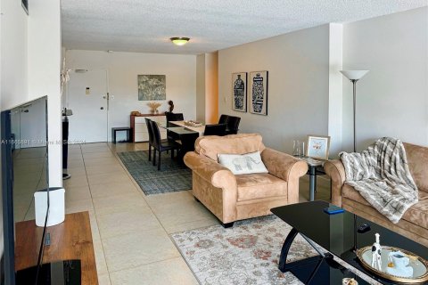 Condo in Sunny Isles Beach, Florida, 1 bedroom  № 1381664 - photo 5