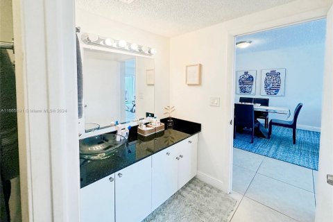 Condo in Sunny Isles Beach, Florida, 1 bedroom  № 1381664 - photo 25