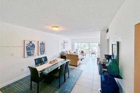 Condo in Sunny Isles Beach, Florida, 1 bedroom  № 1381664 - photo 27