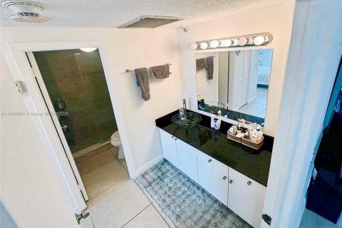 Condo in Sunny Isles Beach, Florida, 1 bedroom  № 1381664 - photo 13