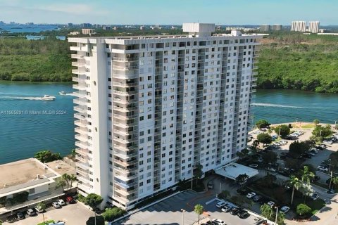 Condo in Sunny Isles Beach, Florida, 1 bedroom  № 1381664 - photo 2