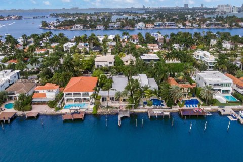 Villa ou maison à vendre à Miami Beach, Floride: 4 chambres, 286.7 m2 № 743744 - photo 4