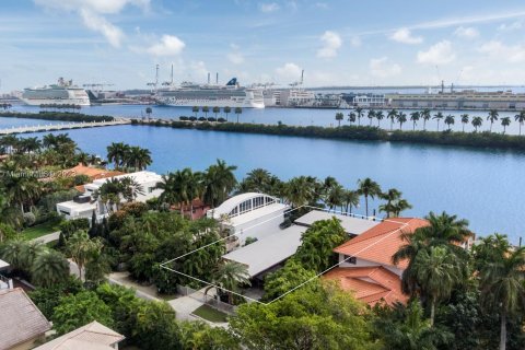 Villa ou maison à vendre à Miami Beach, Floride: 4 chambres, 286.7 m2 № 743744 - photo 3