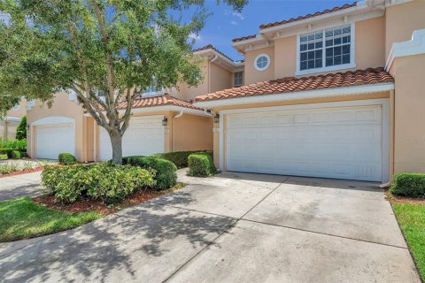 Townhouse in Saint Petersburg, Florida 3 bedrooms, 184.88 sq.m. № 1295687 - photo 3