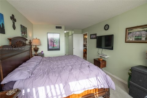 Condo in Pembroke Pines, Florida, 2 bedrooms  № 1145762 - photo 15