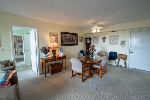 Condo in Pembroke Pines, Florida, 2 bedrooms  № 1145762 - photo 4