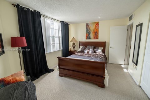 Condo in Pembroke Pines, Florida, 2 bedrooms  № 1145762 - photo 27