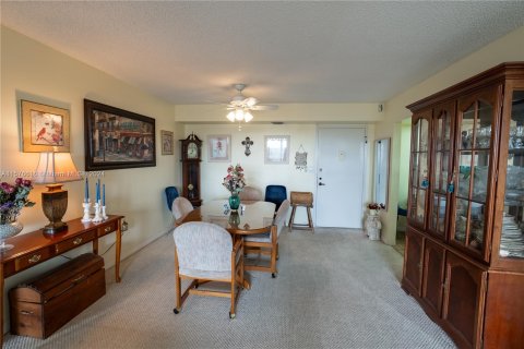 Condo in Pembroke Pines, Florida, 2 bedrooms  № 1145762 - photo 5