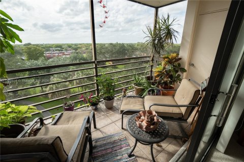 Copropriété à vendre à Pembroke Pines, Floride: 2 chambres, 102.19 m2 № 1145762 - photo 1