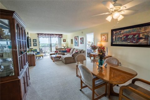 Copropriété à vendre à Pembroke Pines, Floride: 2 chambres, 102.19 m2 № 1145762 - photo 3