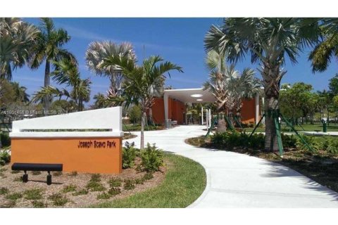 Condominio en venta en Hallandale Beach, Florida, 1 dormitorio, 76.18 m2 № 1216768 - foto 18