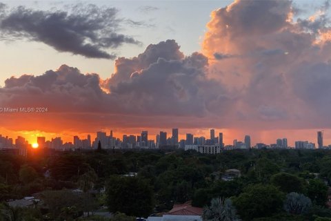 Condo in Coral Gables, Florida, 2 bedrooms  № 1216759 - photo 13