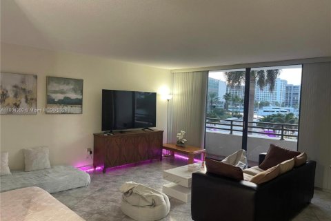 Condominio en venta en Hollywood, Florida, 1 dormitorio, 93.83 m2 № 1236662 - foto 1