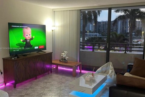 Condominio en venta en Hollywood, Florida, 1 dormitorio, 93.83 m2 № 1236662 - foto 2